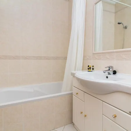 Oura Sunrise Iii - Sea View & Oura & Location Apartamento